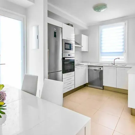 Playa De Fanabe Sleeps 8 Pool Air Con Wifi Vila